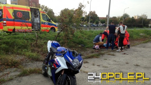 Wypadek na ul. Plebiscytowej, motocyklista wypadł z drogi
