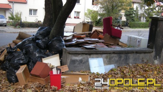 Stos śmieci w centrum Opola. Mieszkańcy oburzeni