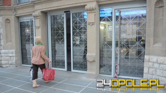 Drzwi na dworcu nadal krytykowane. PKP: Poszliśmy na kompromis