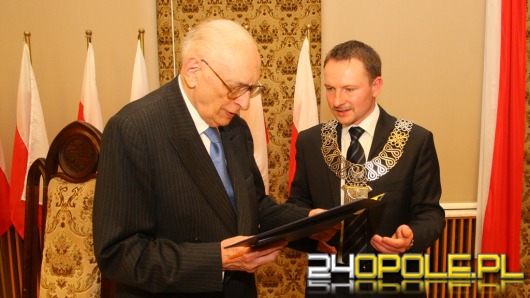 Władysław Bartoszewski Honorowym Obywatelem Miasta Opola