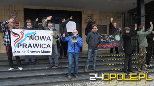 Protest pod opolską delegaturą wyborczą: PKW do domu!
