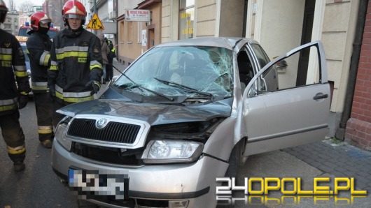 29-latek dachował skodą w centrum Opola