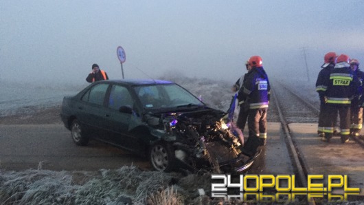 Zderzenie we mgle. Kierowca wjechał w szynobus.