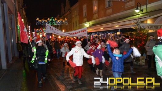 Tłumy na pierwszym Marszu Mikołajów