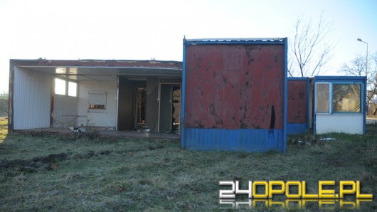 Zdewastowane baraki straszą nad Kanałem Ulgi