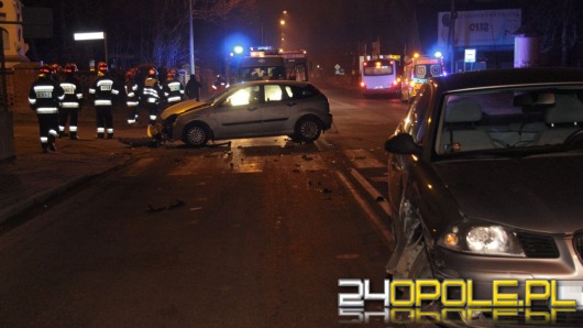 Wypadek na ul. Budowlanych. Ciężarna trafiła do szpitala.