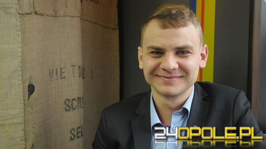 Marcin Rol: Dobrze, że śmiejemy się z polityki