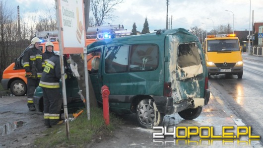 Wypadek na ul. Oświęcimskiej. Ciężarówka najechała na citroena.