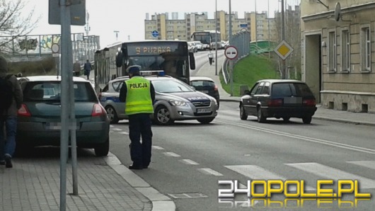 Kierowca bez uprawnień potrącił dziecko na pasach