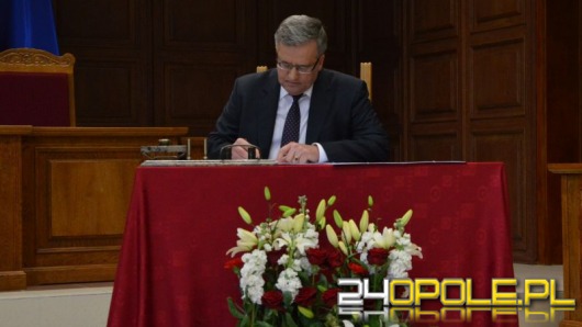 Prezydent Bronisław Komorowski podpisał w Opolu ustawę