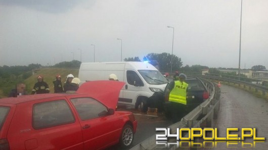 Trzy auta zderzyły się na "ślimaku" na ul. Niemodlińskiej