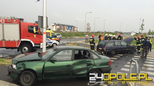 Opel i ford zderzyły się na Alei Solidarności