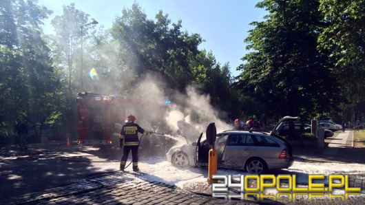 Mercedes spłonął na ul. Barlickiego 