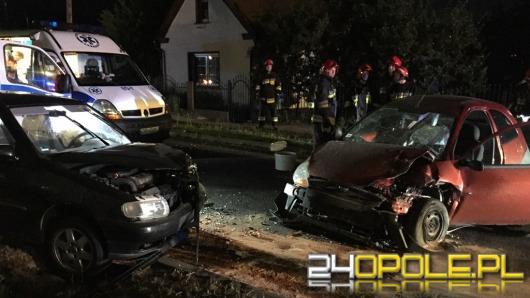 Czołowe zderzenie w Czarnowąsach, dwie osoby ranne