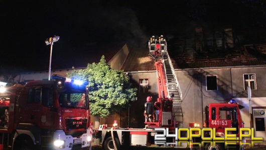 Dwie osoby ranne w pożarze budynku wielorodzinnego w Krapkowicach