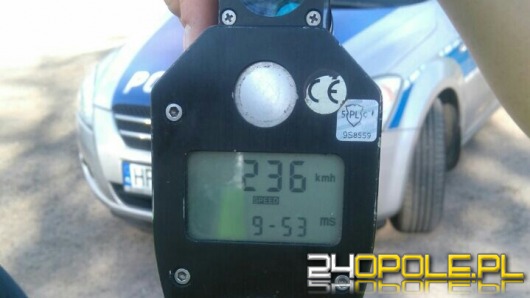 Pirat drogowy pędził pod Nysą 236 km/h!