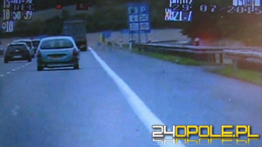 9-latka nie zmieściła się w aucie, więc jechała w bagażniku