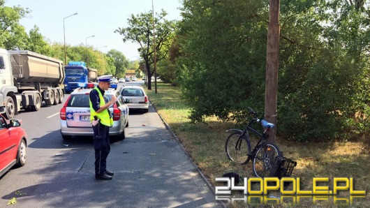 73-letni rowerzysta ciężko ranny po zderzeniu z samochodem