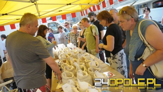 Opolski rynek pełen smakowitych potraw