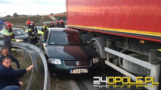 Samochód zderzył się z ciężarówką na obwodnicy Opola