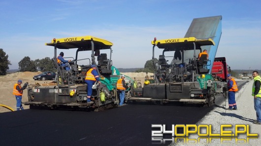 Rozpoczęło się układanie nawierzchni na obwodnicy Nysy