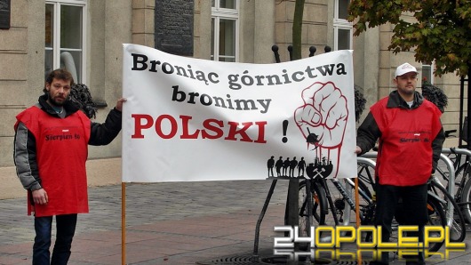 Związkowcy wspierają manifestujących w Warszawie