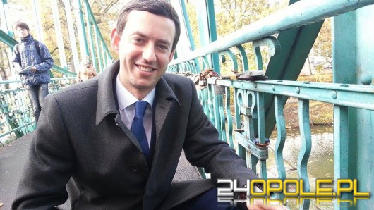 Marcin Ociepa deklaruje przywiązanie do Opola i przypina kłódkę