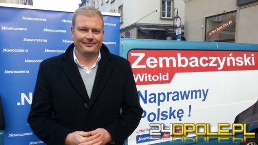 Witold Zembaczyński został posłem, ale posady na pływalni nie zwolni