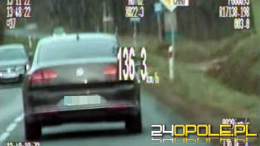 Pirat drogowy z Czech pędził 136 km/h w terenie zabudowanym