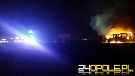 Bus spłonął na obwodnicy Opola