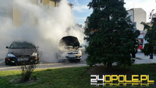 Opel astra zapalił się na parkingu