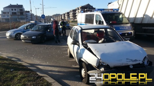 Dwa zderzenia na skrzyżowaniu Alei Solidarności z ulicą Kaliską 