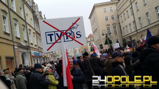  "Opolszczyzna, nie Kaczyzna!". Protest Opolan przeciwko nowej ustawie medialnej.