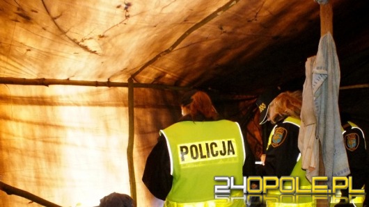 Policjanci uratowali od zamarznięcia bezdomnego mężczyznę