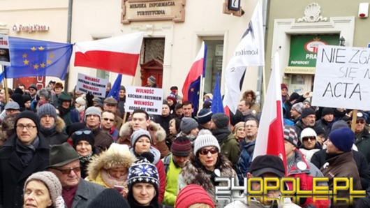 Opolanie protestowali na rynku przeciwko inwigilacji