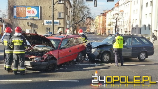 Dwa auta zderzyły na skrzyżowaniu ul. 1 Maja i Plebiscytowej