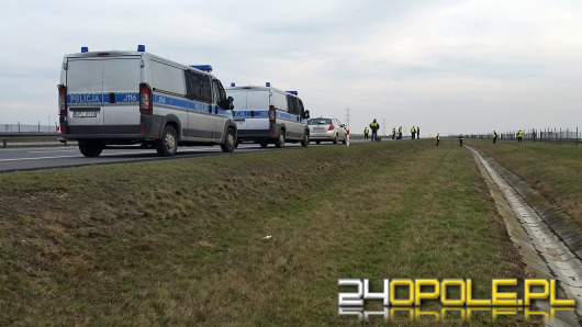 Śledczy zamknęli autostradę, by dokonać oględzin po wypadku prezydenckiej limuzyny