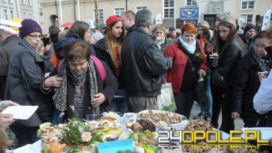 II Śniadanie Wielkanocne przyciągnęło na rynek ponad 1000 osób