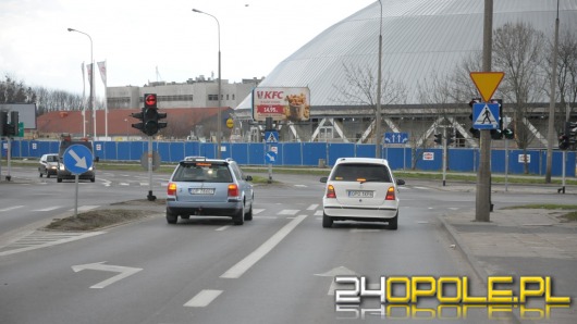  Zasłonięty sygnalizator na ul. Chabrów. Czytelnicy proszą o interwencję.