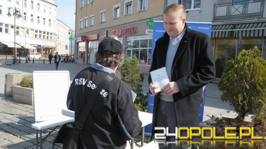 .Nowoczesna rozdaje w Opolu konstytucję
