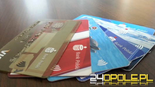 Dziś obchodzimy "Dzień bez płacenia gotówką". "Karta płatnicza jest bezpieczniejsza".