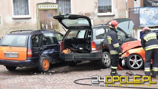 Kierowca hondy staranował auta na parkingu