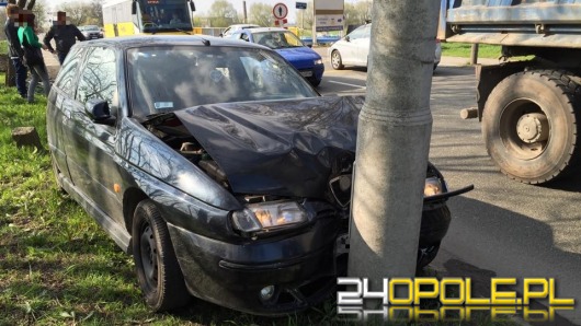 Kolizja na ul. Wrocławskiej z udziałem dwóch samochodów i rowerzysty