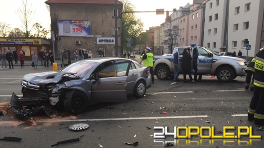 Groźny wypadek w Opolu. Jedna osoba ciężko ranna. 