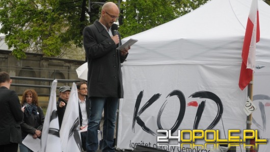 Komitet Obrony Demokracji zachęcał opolan do wspólnego czytania konstytucji