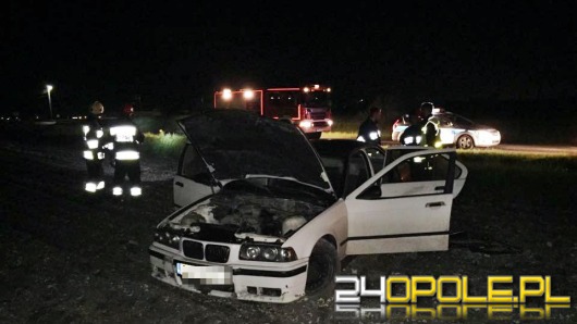 BMW wjechało w pole, jego kierowca uciekł