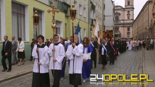 Procesje Bożego Ciała przeszły ulicami miast i miasteczek Opolszczyzny