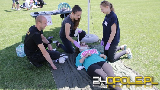Strażacy szkolą uczniów z pierwszej pomocy