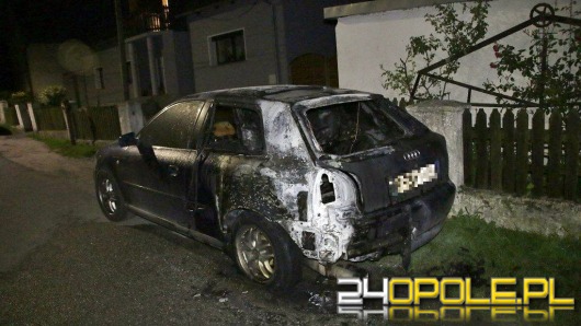 Pijany 35-latek podpalił auto z zemsty, usłyszał już zarzut