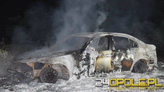 Nocny pożar BMW przy kąpielisku Bolko